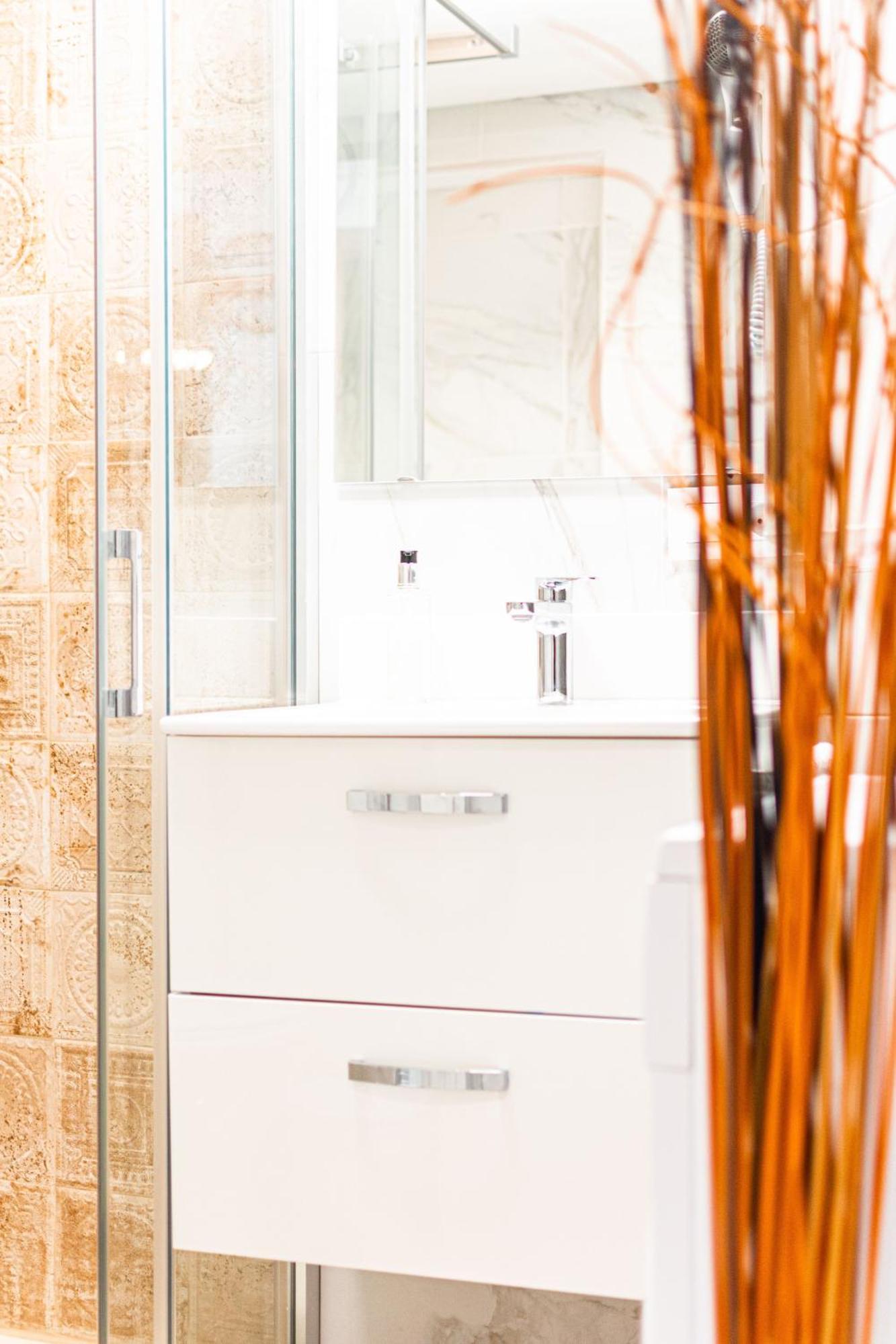 Edomus Playa Y Sol Boutique Apartment Sevilla Bagian luar foto